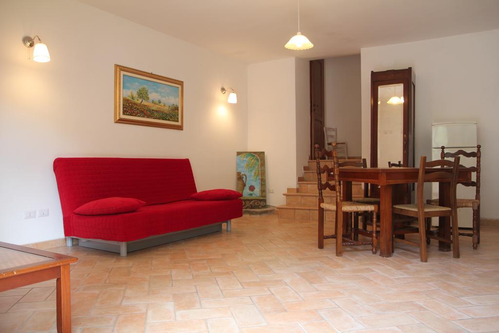 Agriturismo Campagna In Compagnia 발로 디 네라 외부 사진