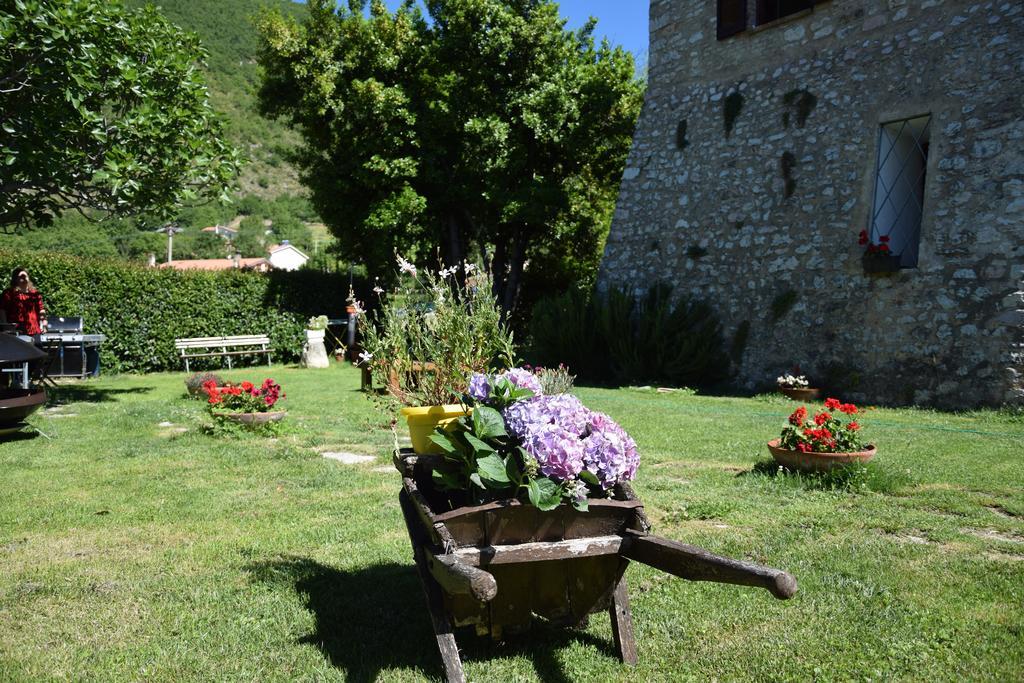Agriturismo Campagna In Compagnia 발로 디 네라 외부 사진